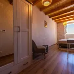 Cozy Stone House With Lovely View In Centre 度假居