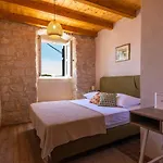 Cozy Stone House With Lovely View In Centre *