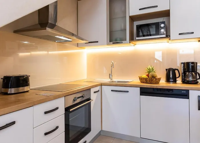 Cozy Stone House With Lovely View In Centre 度假居 *