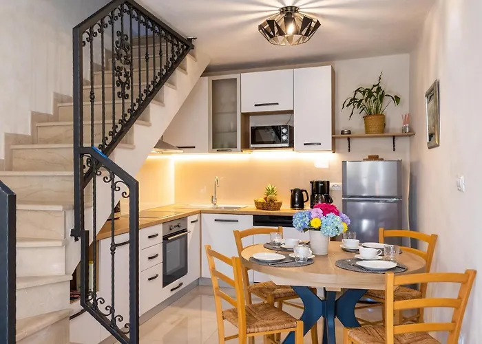 Cozy Stone House With Lovely View In Centre 度假居 *