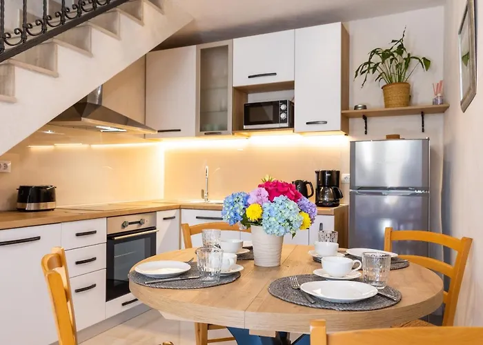 Cozy Stone House With Lovely View In Centre *