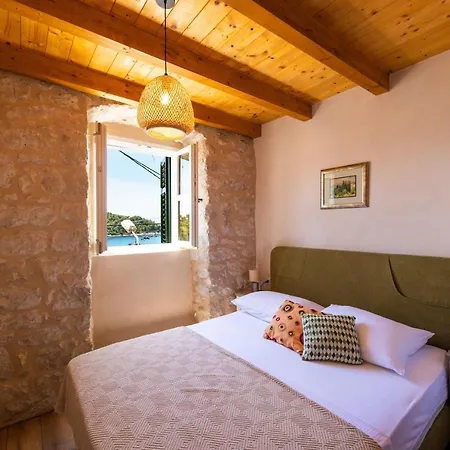 Cozy Stone House With Lovely View In Centre *