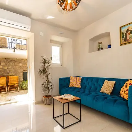 Prázdninový dům Cozy Stone House With Lovely View In Centre *