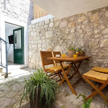 Cozy Stone House With Lovely View In Centre *