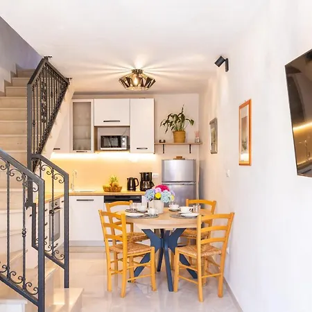 Cozy Stone House With Lovely View In Centre Casa de Férias