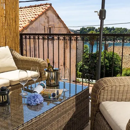 Cozy Stone House With Lovely View In Centre Casa de Férias *