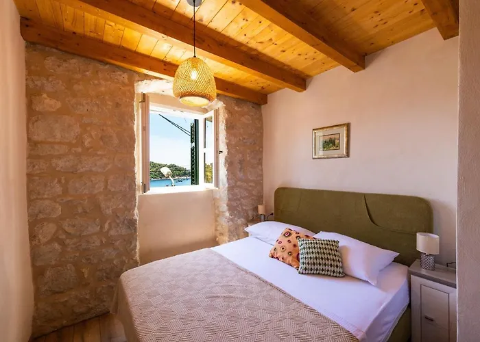 Cozy Stone House With Lovely View In Centre *