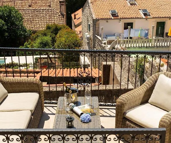 Hébergement de vacances Cozy Stone House With Lovely View In Centre *