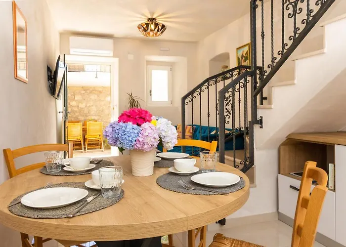 Hébergement de vacances Cozy Stone House With Lovely View In Centre Cavtat