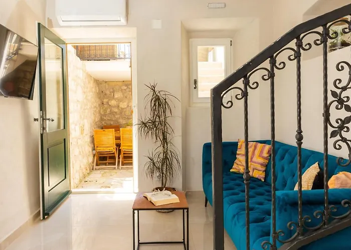 Cozy Stone House With Lovely View In Centre *