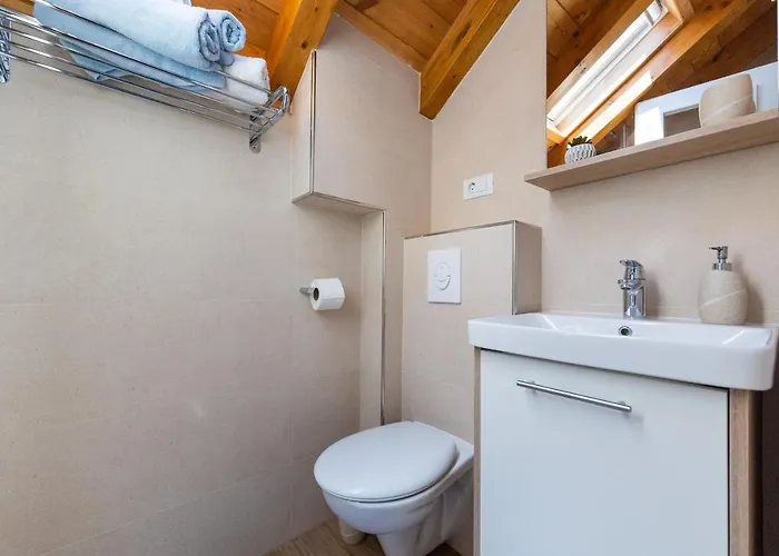 Hébergement de vacances Cozy Stone House With Lovely View In Centre *