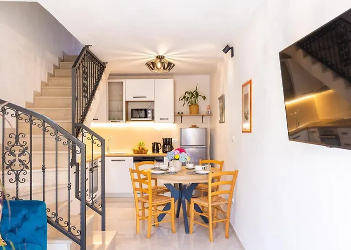 Cozy Stone House With Lovely View In Centre Hébergement de vacances