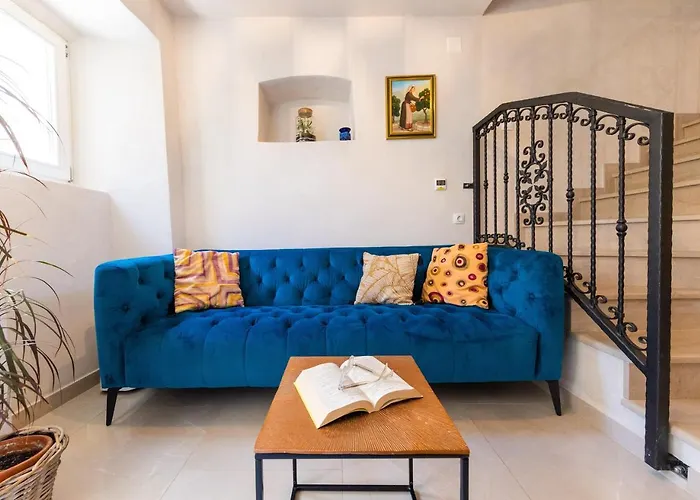 Cozy Stone House With Lovely View In Centre Feriehus *