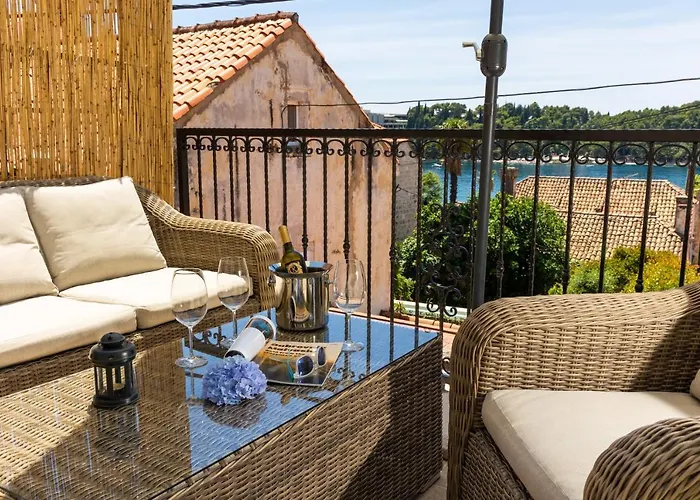 Cozy Stone House With Lovely View In Centre Hébergement de vacances *