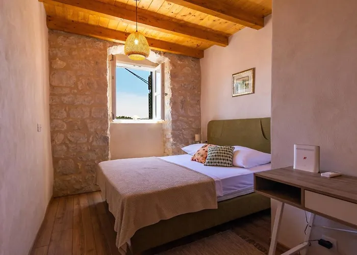 Cozy Stone House With Lovely View In Centre *