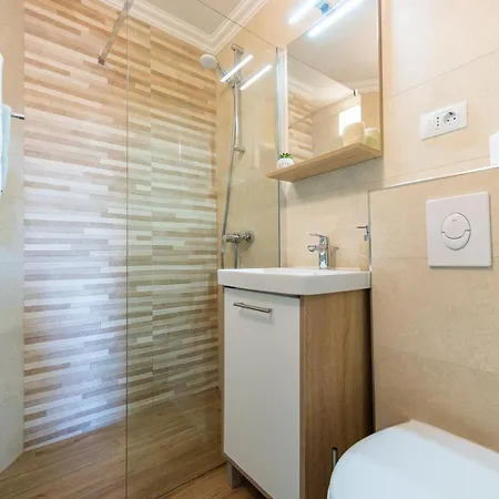 Cozy Stone House With Lovely View In Centre Nyaraló Cavtat