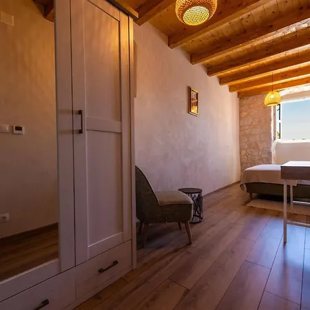 Cozy Stone House With Lovely View In Centre Nyaraló