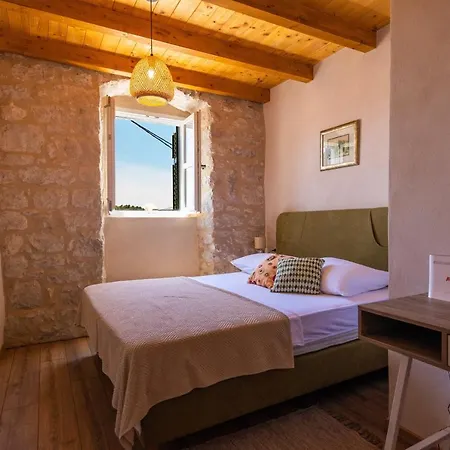 Cozy Stone House With Lovely View In Centre *